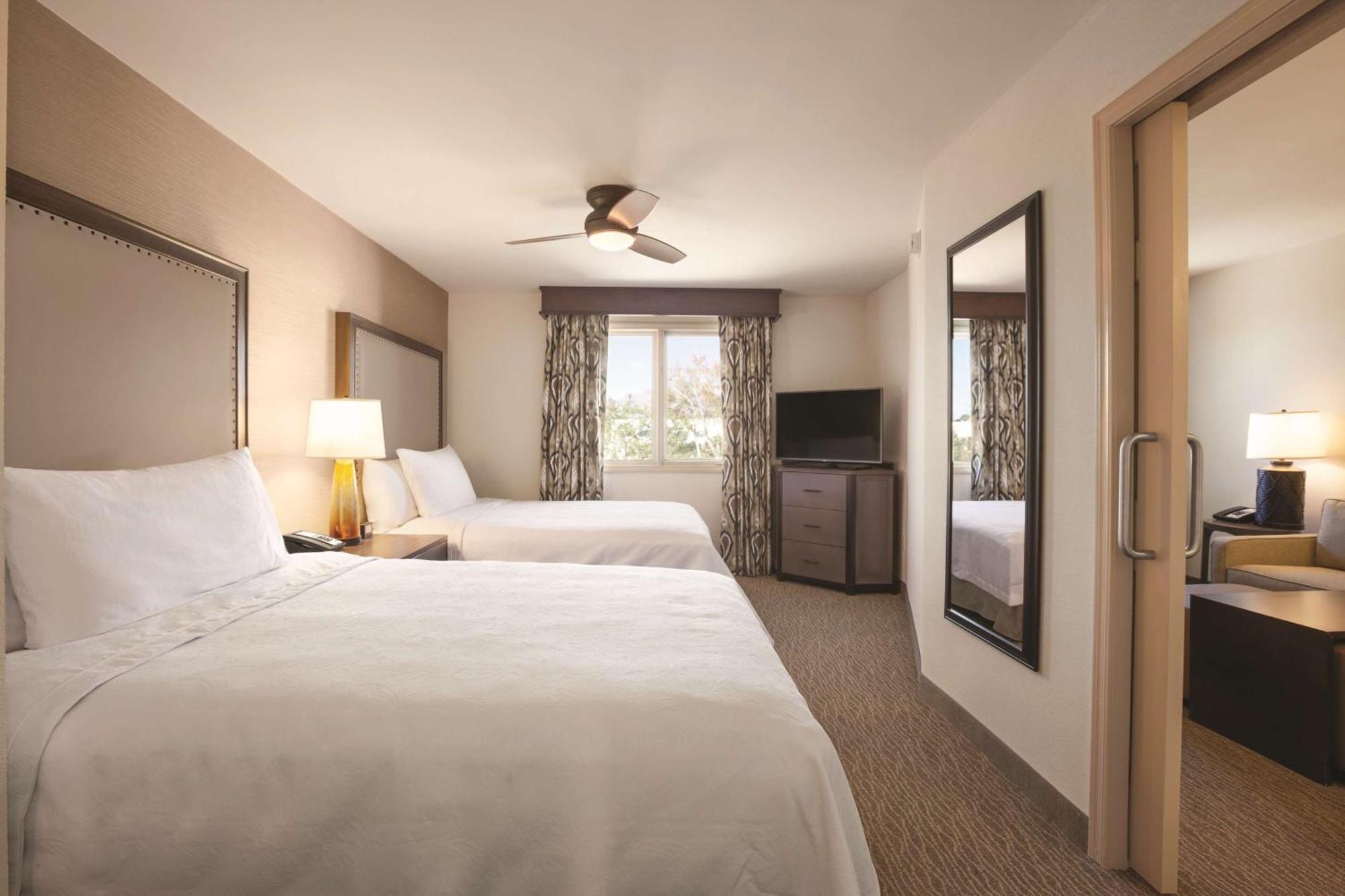 One-Bedroom Queen Suite Two Queen Beds Non-Smoking,1706701368:JPEG