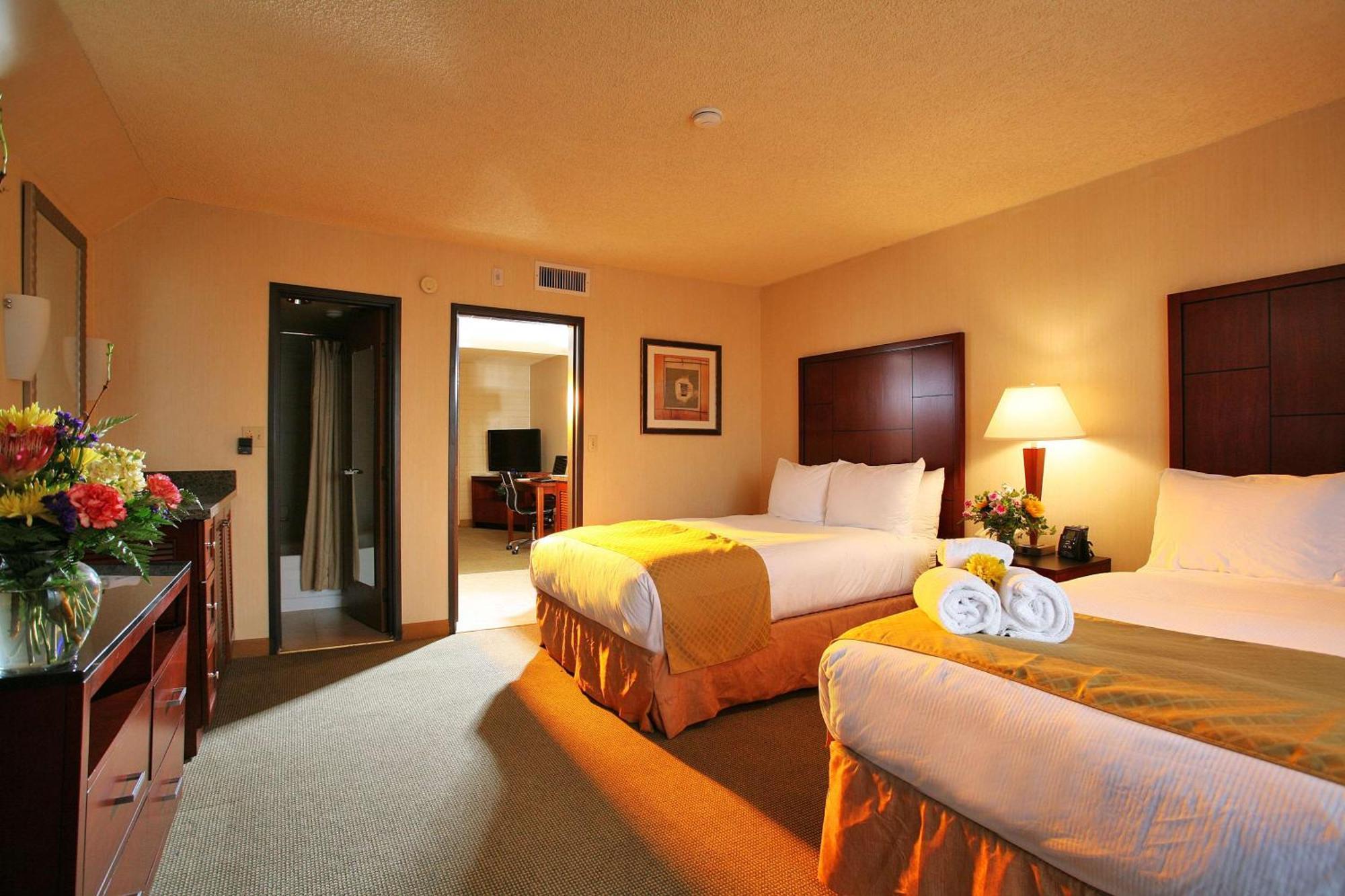 One-Bedroom Suite Two Double Beds Non-Smoking,1557437197:JPEG